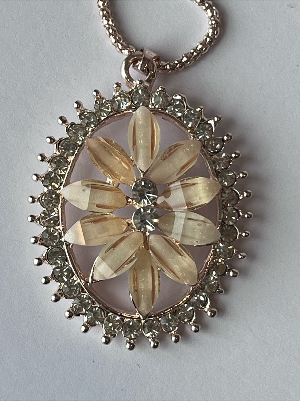 Betsey Johnson Gold Tone Flower Pendant Necklace NWT